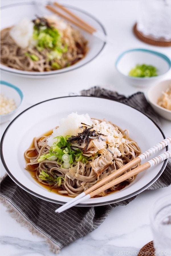 Oroshi soba served in dashi based sauce topped with grated daikon, bonito flakes, and scallion.