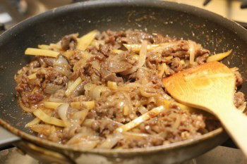 Beef-Donburi-with-Shiso-Garlic-Soy-Sauce-7