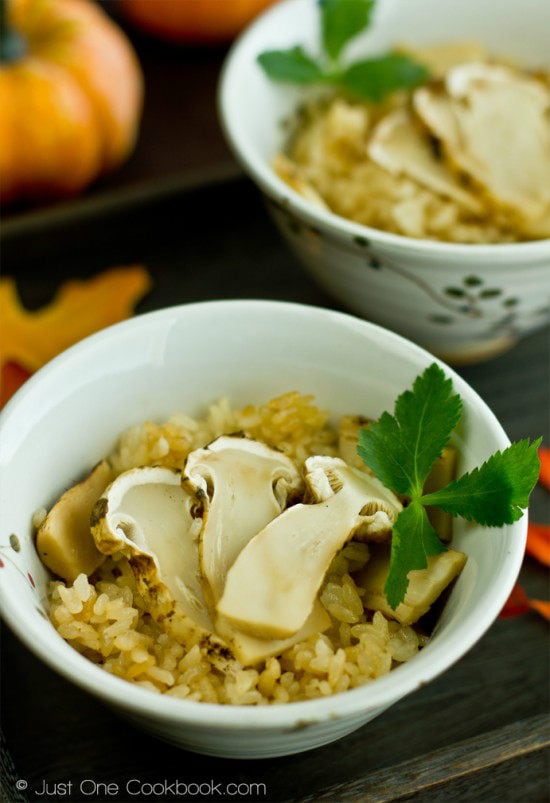 Matsutake Gohan in bowls.