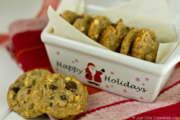 Peanut Butter Chocolate Chip Cookies in a holiday dish.