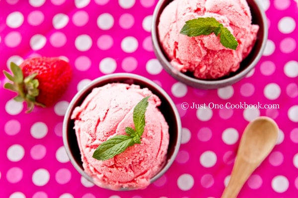 Strawberry Frozen Yogurt I JustOneCookbook.com Strawberry Frozen Yogurt in cups on a polka dot pink tablecloth.