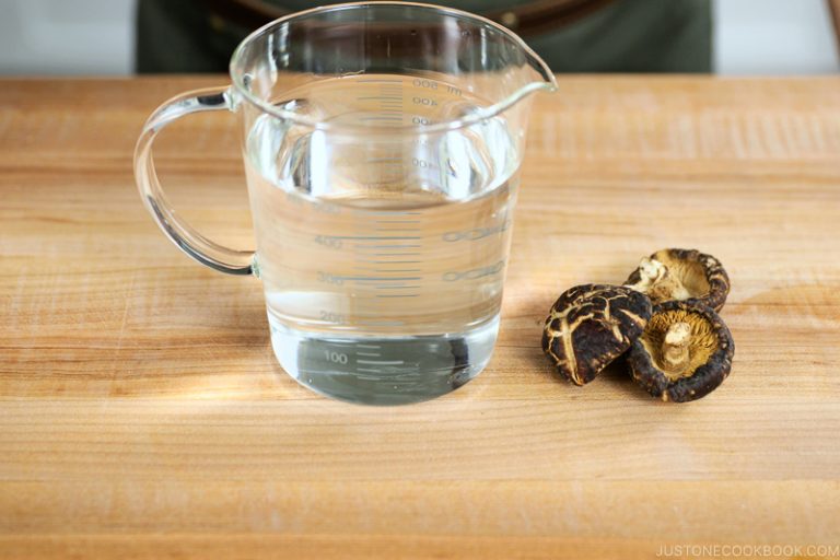 Shiitake Dashi 干し椎茸の戻し汁 • Just One Cookbook