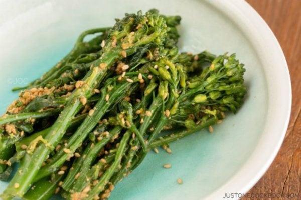 Broccolini Gomaae in a plate.