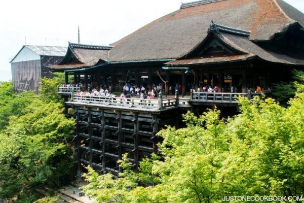 Visiting Kyoto - Kiyomizu Dera #Japan #kyoto #guide #travel | Easy Japanese Recipes at JustOneCookbook.com