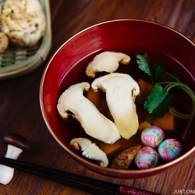 Matsutake Clear Soup 松茸のお吸い物 | Easy Japanese Recipes at JustOneCookbook.com