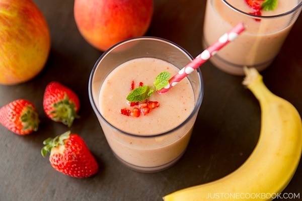 Strawberry Banana Smoothie • Just One Cookbook