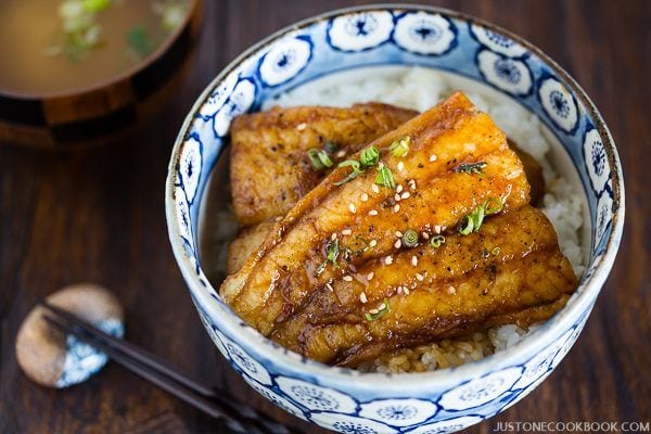 Catfish Kabayaki with Teriyaki Sauce and white rice in a big bowl.