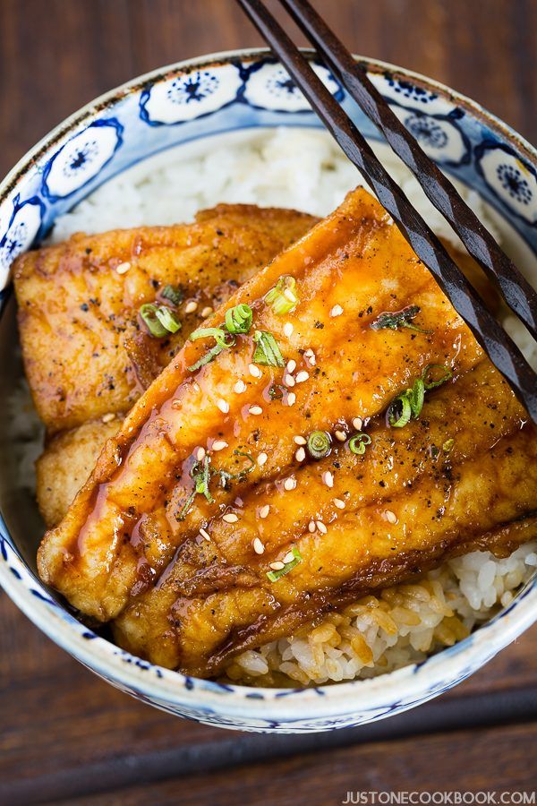 Catfish Kabayaki with Teriyaki Sauce and white rice in a big bowl.