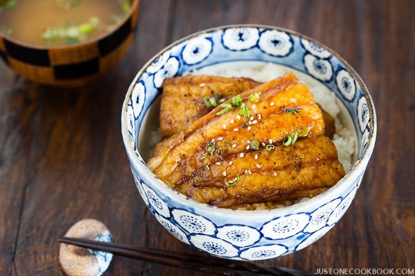 Catfish Kabayaki with Teriyaki Sauce and rice in a big bowl.