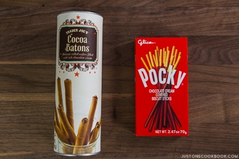 Pockys in packages.