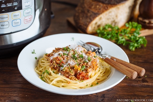Pressure Cooker Spaghetti Bolognese (圧力鍋で作るスパゲッティボロネーゼ) | Easy Japanese Recipes at JustOneCookbook.com