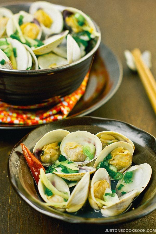 Japanese Sake Steamed Clams in bowls.