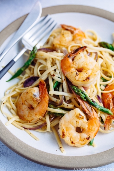 Easy Wafu Pasta with Shrimp and Asparagus (Gluten Free) 海老とアスパラガスの簡単和風パスタ (グルテンフリー) | Easy Japanese Recipes at JustOneCookbook.com
