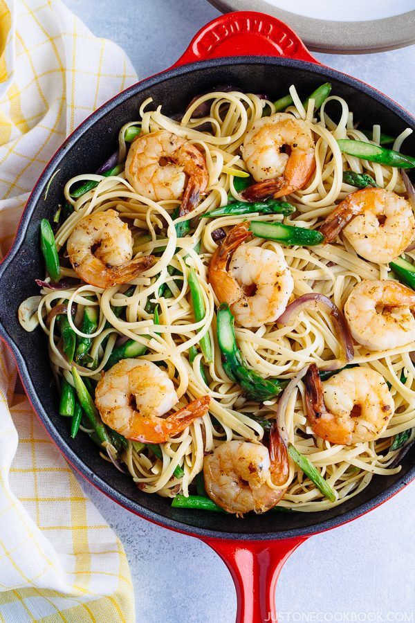 Easy Wafu Pasta with Shrimp and Asparagus (Gluten Free) 海老とアスパラガスの簡単和風パスタ (グルテンフリー) | Easy Japanese Recipes at JustOneCookbook.com