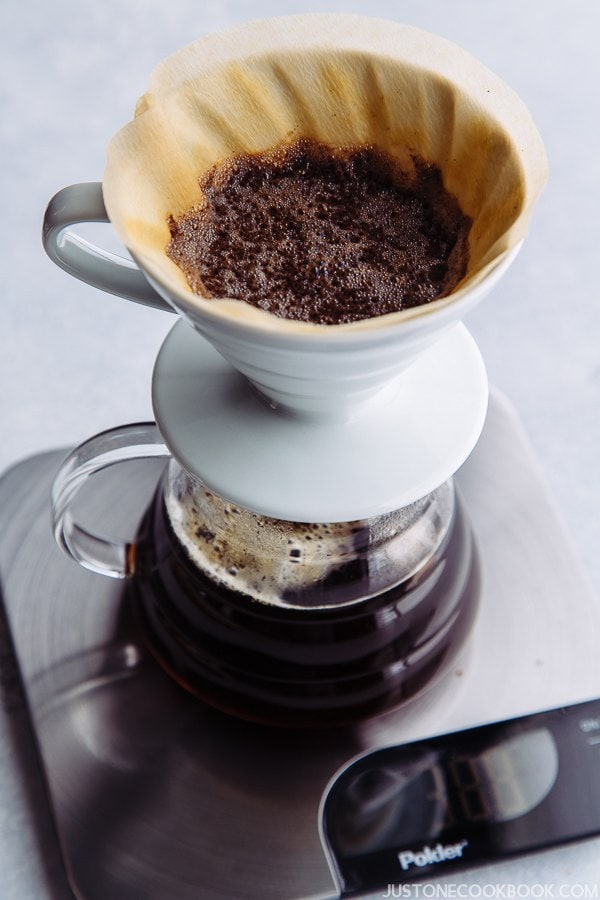 Japanese Iced Coffee and coffee filter on the scale.