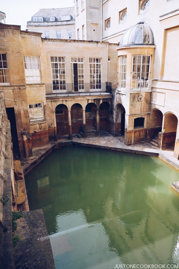 London Travel Guide - Roman Bath