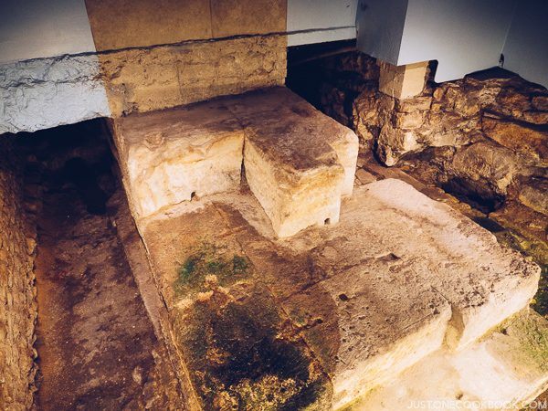 London Travel Guide - Roman Bath