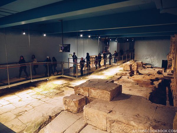 London Travel Guide - Roman Bath