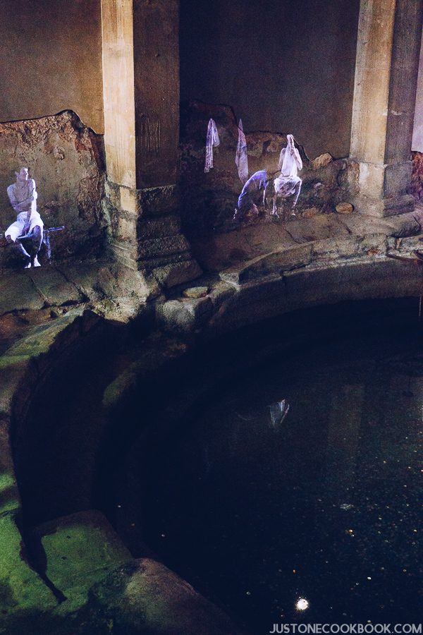 London Travel Guide - Roman Bath