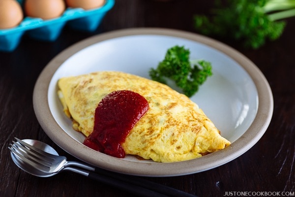 Omurice オムライス (Omelette Rice - "Midnight Diner: Tokyo Stories" | Easy Japanese Recipes at JustOneCookbook.com