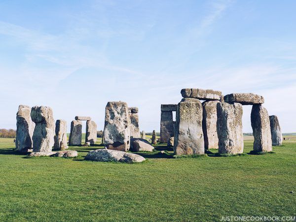 London Travel Guide - Stonehenge