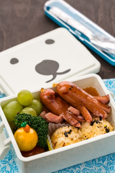 Octopus shape sausage bento.