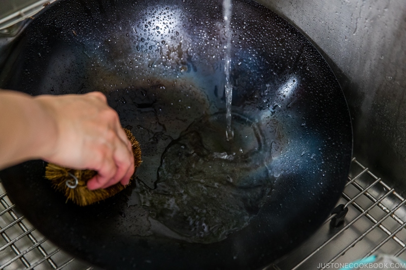 How to season a wok- a simple method that works!