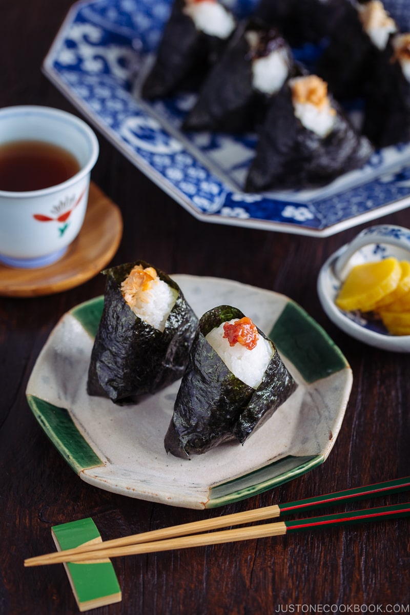 Make this classic Onigiri (Japanese Rice Balls) for your school lunch and potluck! #onigiri #riceball | Easy Japanese Recipes at JustOneCookbook.com