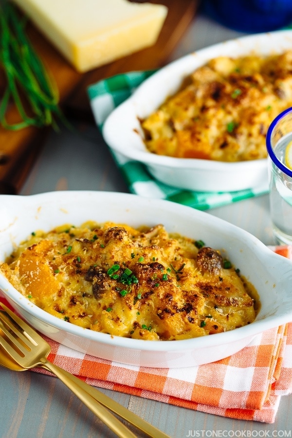 Kabocha Gratin containing kabocha squash and macaroni in a creamy white sauce.