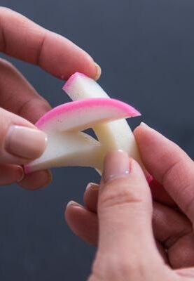 Decorative Kamaboko Cutting - Matsuba 4