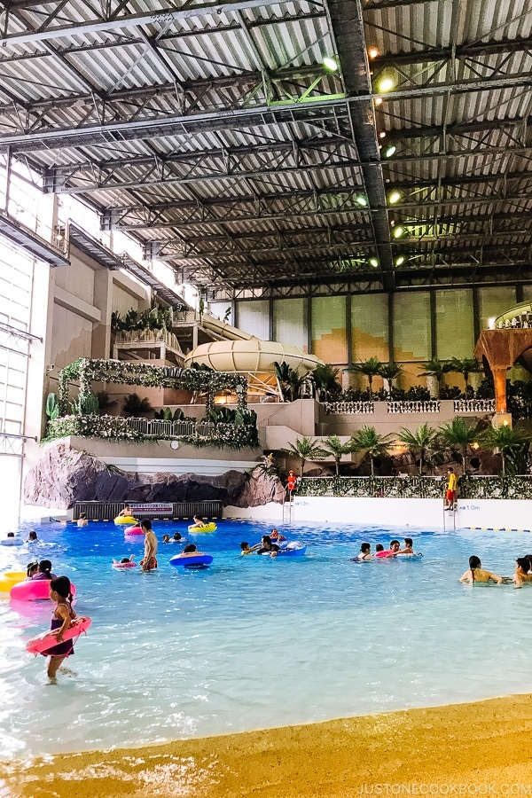 Suginoi Hotel Beppu indoor pool - Beppu travel guide | justonecookbook.com