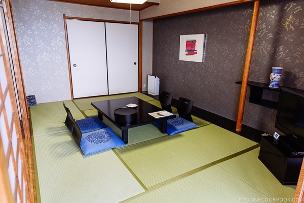 guestroom Suginoi Hotel Beppu - Beppu travel guide | justonecookbook.com