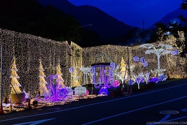 lights at Suginoi Hotel Beppu - Beppu travel guide | justonecookbook.com