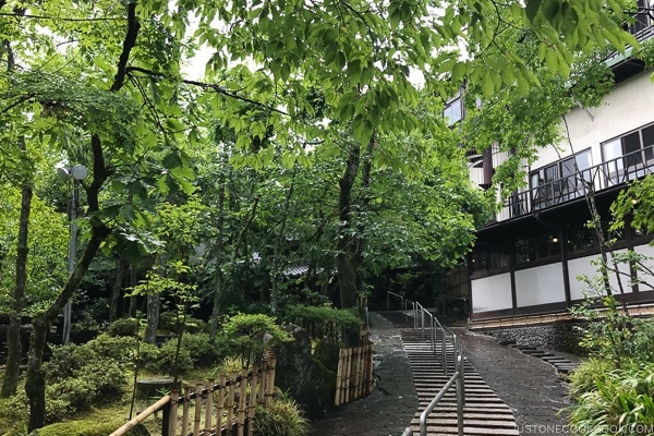 courtyard at Musouen Hotel 山のホテル 夢想園 - Yufuin Travel Guide | justonecookbook.com