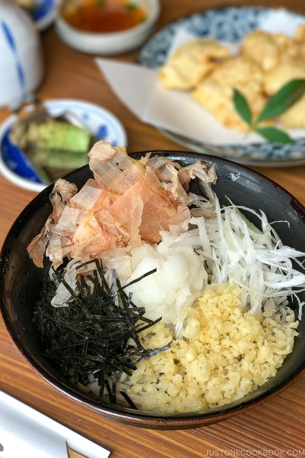 oroshi tanuki soba 陽だまり食堂 - Yufuin Travel Guide | justonecookbook.com