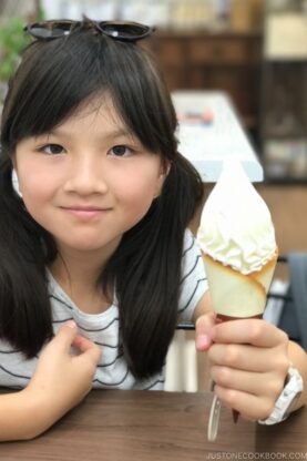 cremia ice cream at Yufuin roll shop - Yufuin Travel Guide | justonecookbook.com