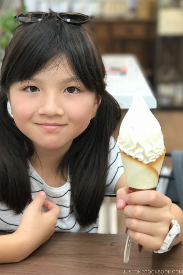 cremia ice cream at Yufuin roll shop - Yufuin Travel Guide | justonecookbook.com