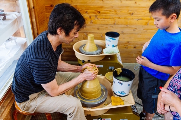 instructor showing how to make pottery とうき pottery shop - Yufuin Travel Guide | justonecookbook.com