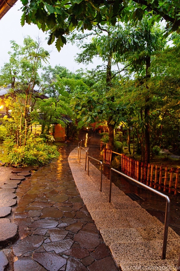 courtyard at Musouen Hotel 山のホテル 夢想園 - Yufuin Travel Guide | justonecookbook.com