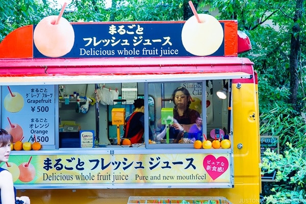 juice stand main street - Yufuin Travel Guide | justonecookbook.com