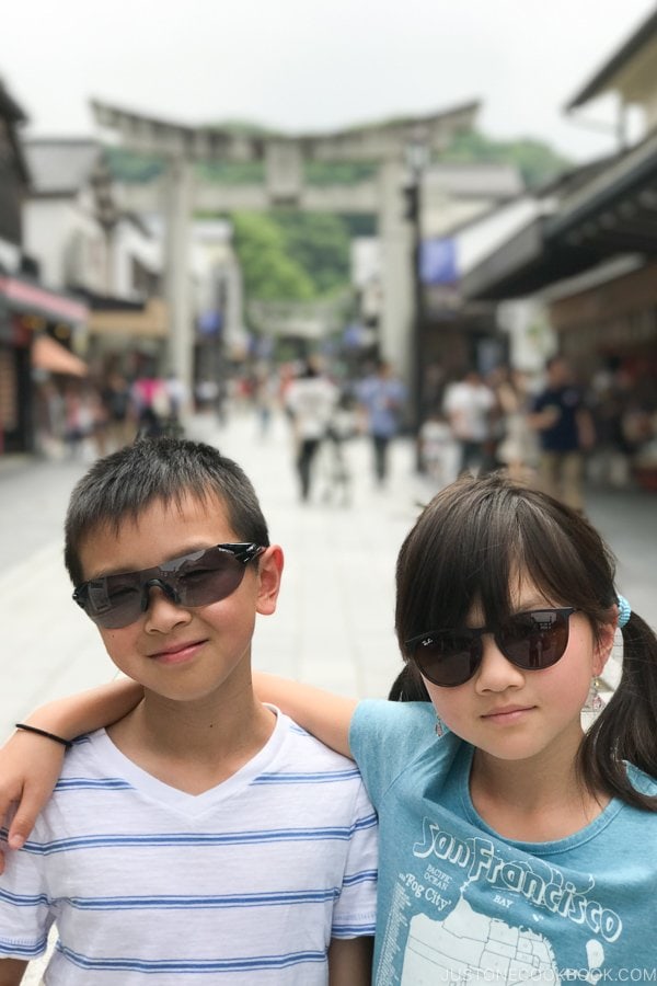 children in front of torii gate Dazaifutenmangu - Fukuoka Travel Guide | justonecookbook.com