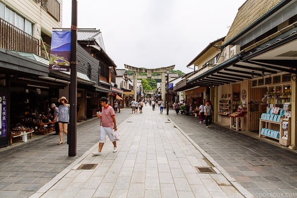 street with shops on the way to Dazaifutenmangu - Fukuoka Travel Guide | justonecookbook.com