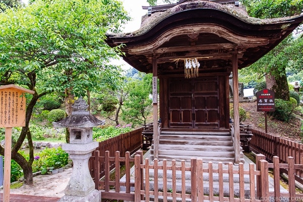 今王社 Shinto Shrine at Dazaifutenmangu - Fukuoka Travel Guide | justonecookbook.com