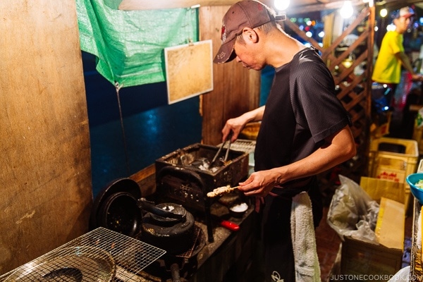 Chef grilling yakitori at Naochan Yatai - Fukuoka Travel Guide | justonecookbook.com