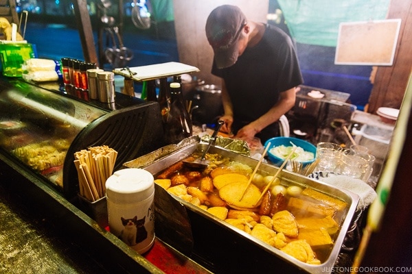 chef preparing food at Naochan Yatai - Fukuoka Travel Guide | justonecookbook.com