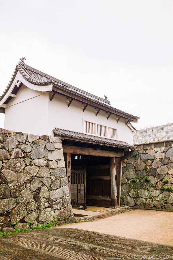 Fukuoka Castle Gate - Fukuoka Travel Guide | justonecookbook.com