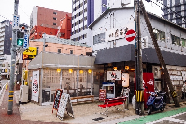 exterior of Hakata Daruma Ramen - Fukuoka Travel Guide | justonecookbook.com