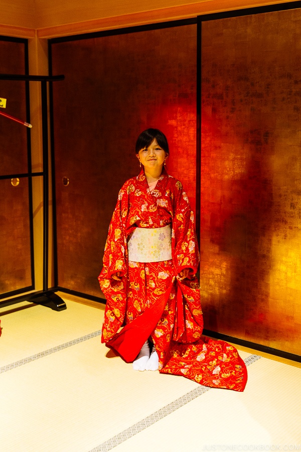 child wearing kimono at Wakuwakuza History and Cultural Experience - Kumamoto Travel Guide | justonecookbook.com