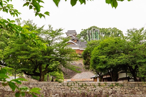 Kumamoto Castle under repair - Kumamoto Travel Guide | justonecookbook.com