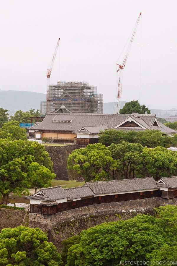 Kumamoto Castle under repair - Kumamoto Travel Guide | justonecookbook.com